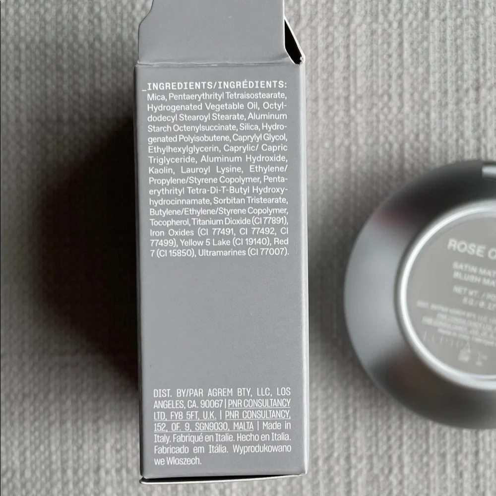 r.e.m. beauty Hypernova Satin Matte Blush - Rose On Mars